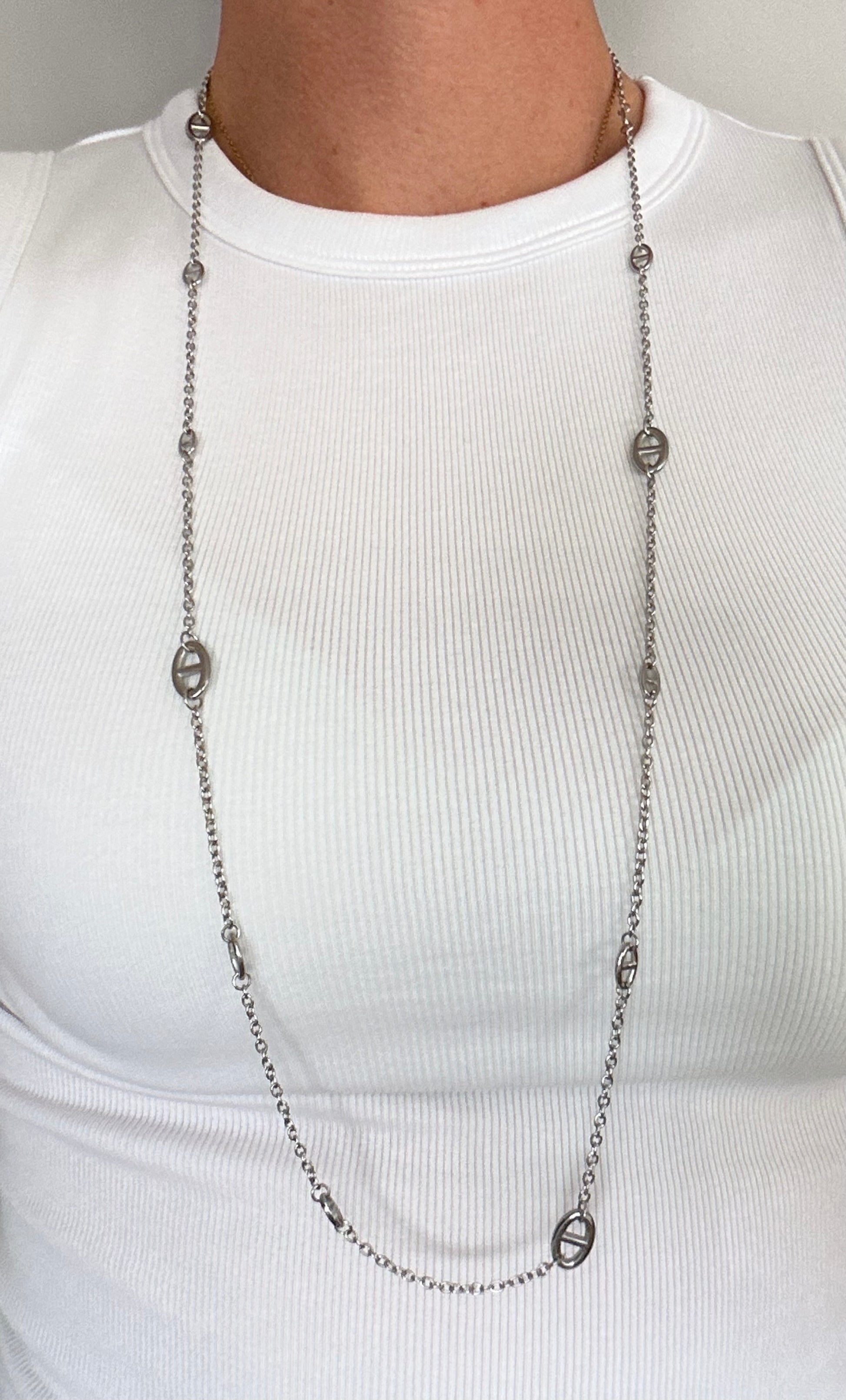 Collier sautoir avec insigne couleur or et argent