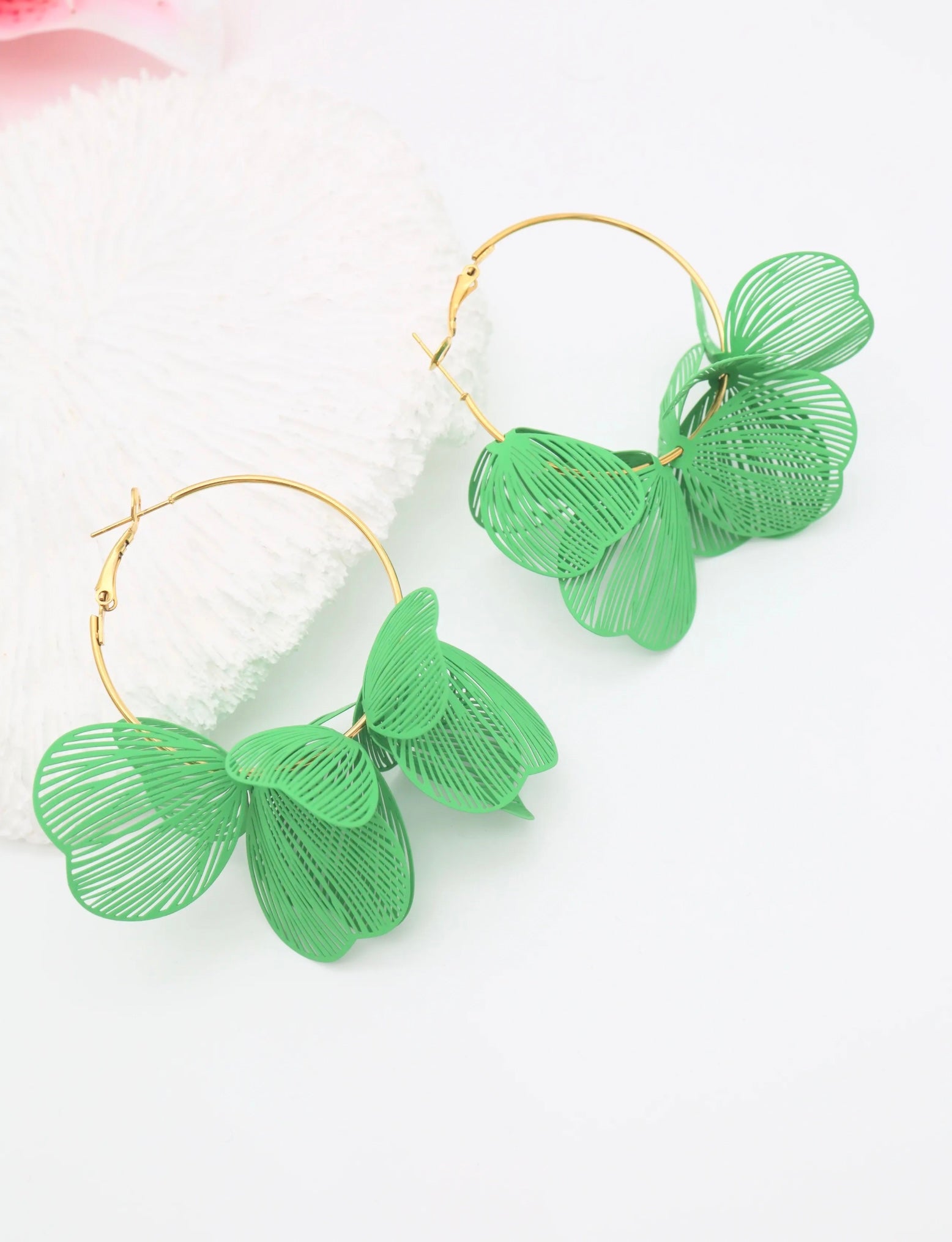 Boucles d’oreille dorée fleurs grande Modèle