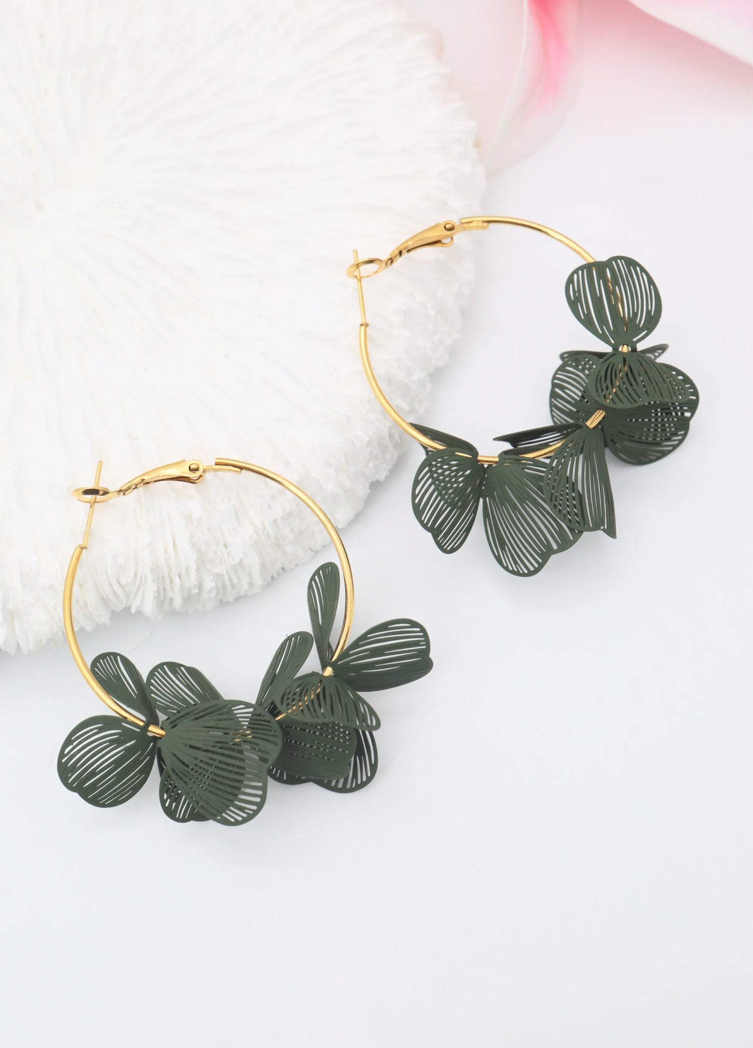 Boucles d’l’oreille fleur petit modèle coloré