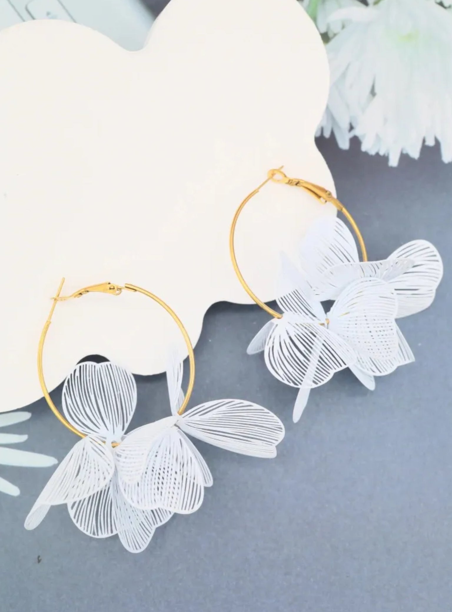 Boucles d’oreille dorée fleurs grande Modèle