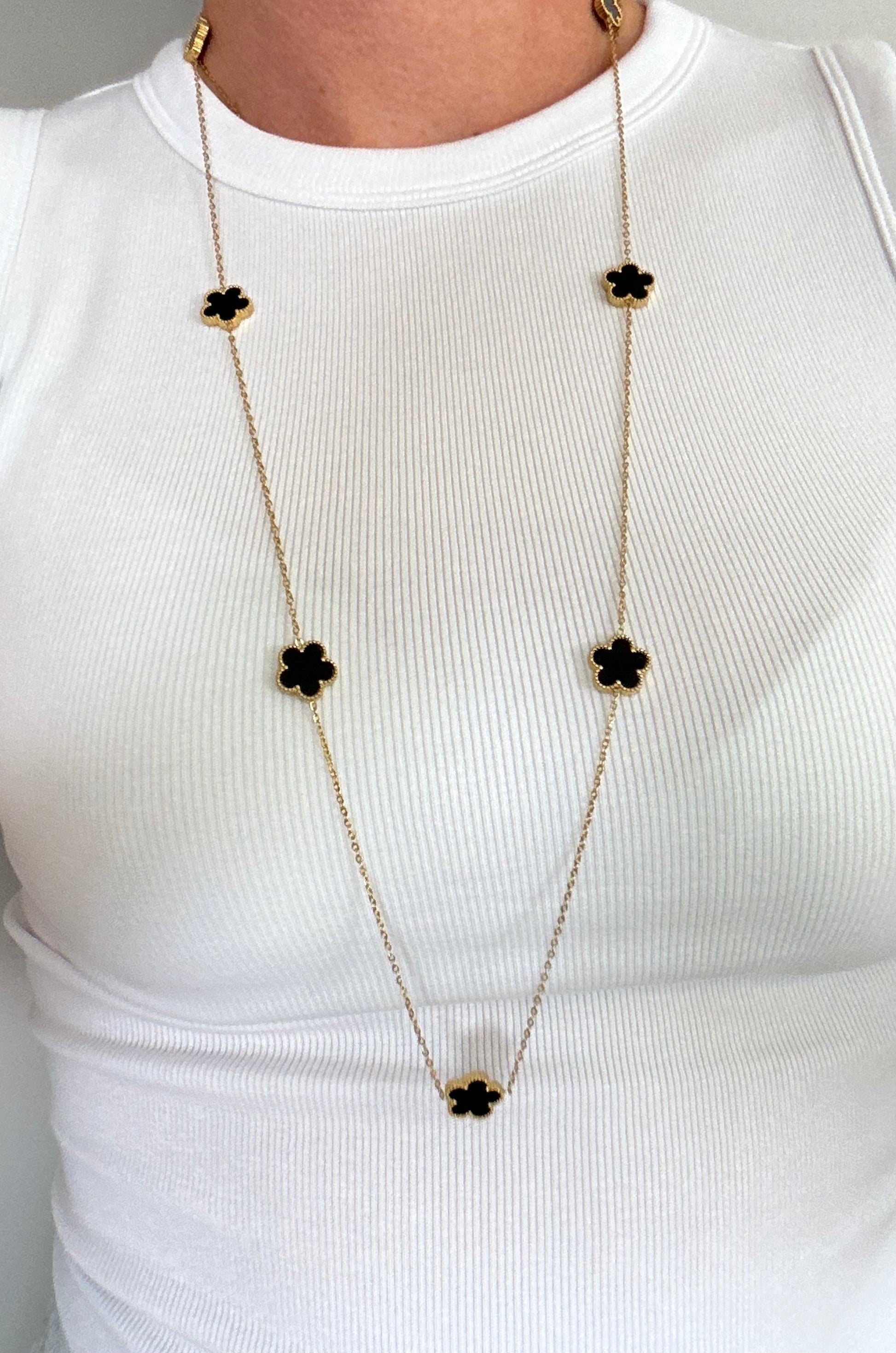 Sautoirs dorée avec trèfle noir ou blanc nacré