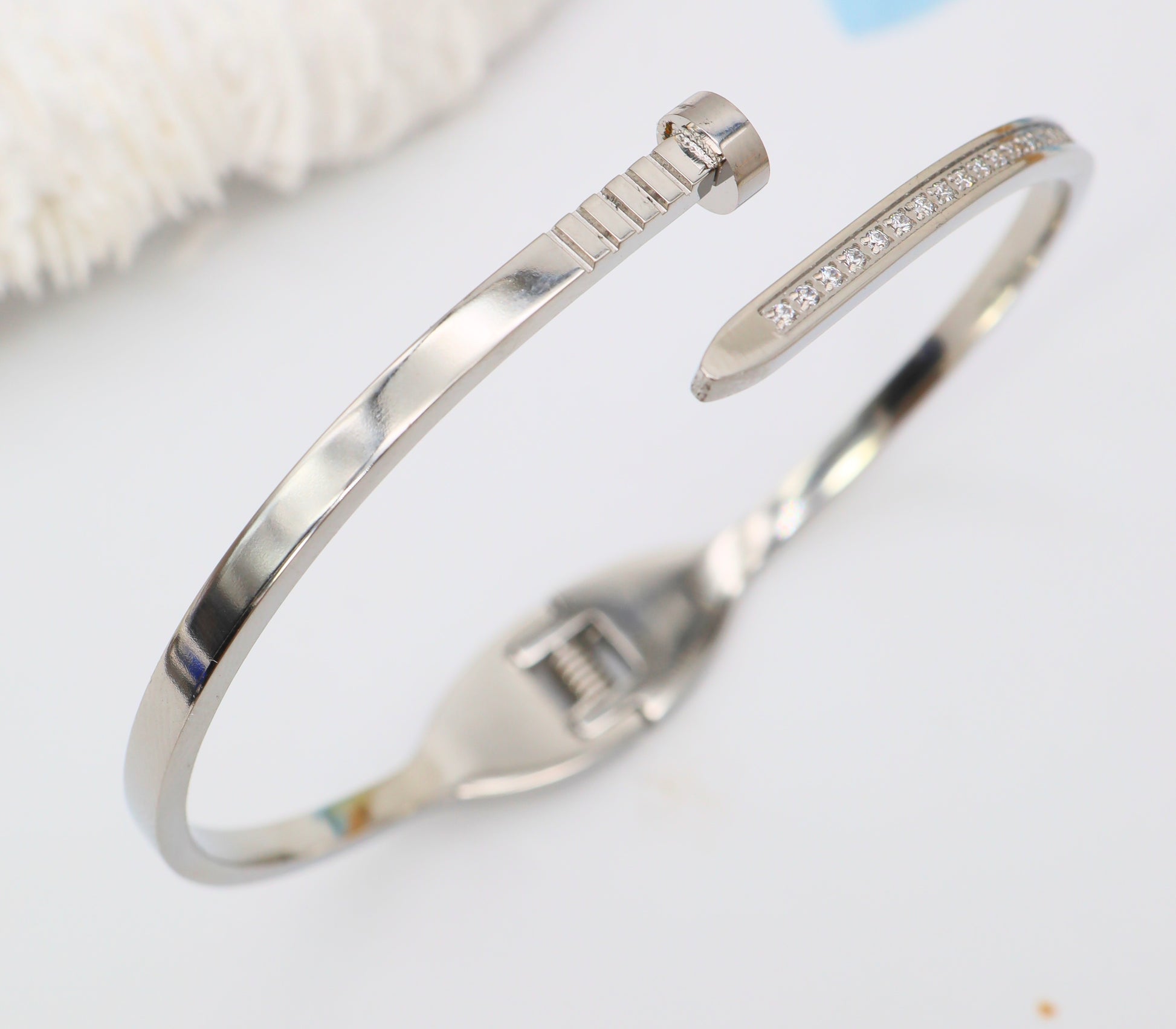 Bracelet Clou Élégance-Acier inoxydable doré &zircons