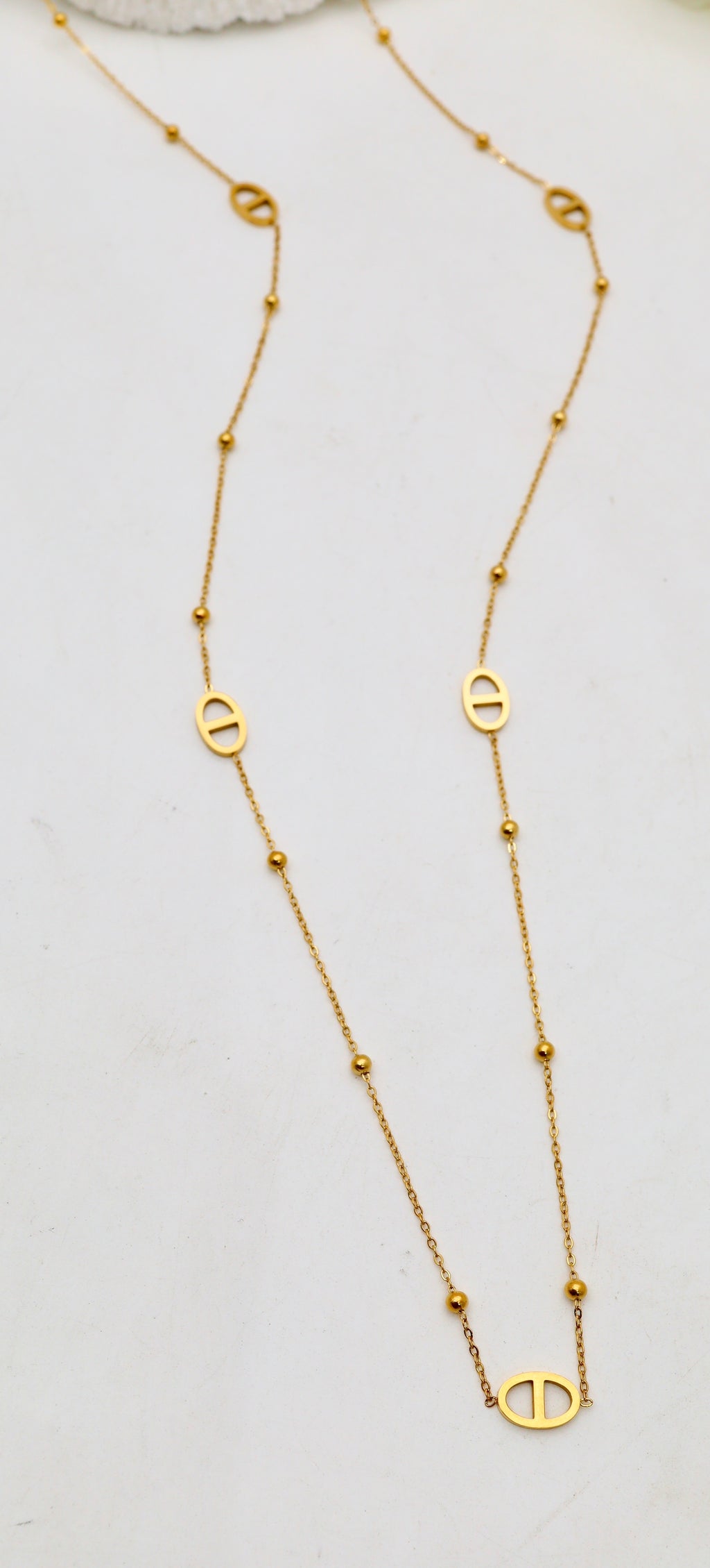 Sautoir maillon ovale et perles couleur or.Acier inoxydable, dorée ou argenté, ajustable ￼