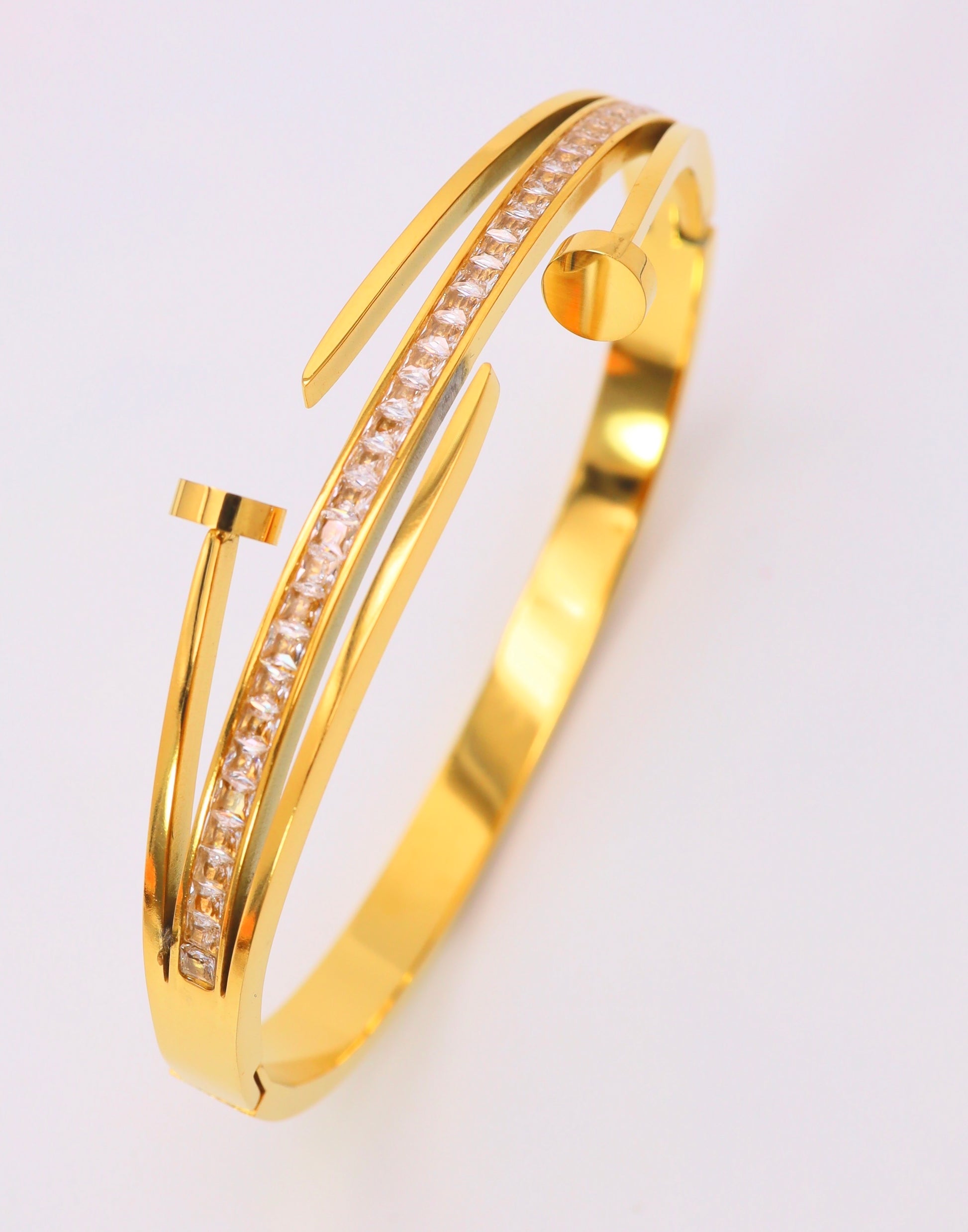 Bracelet Clou Élégance a plusieurs rang ouvert – Acier Inoxydable & Zircons