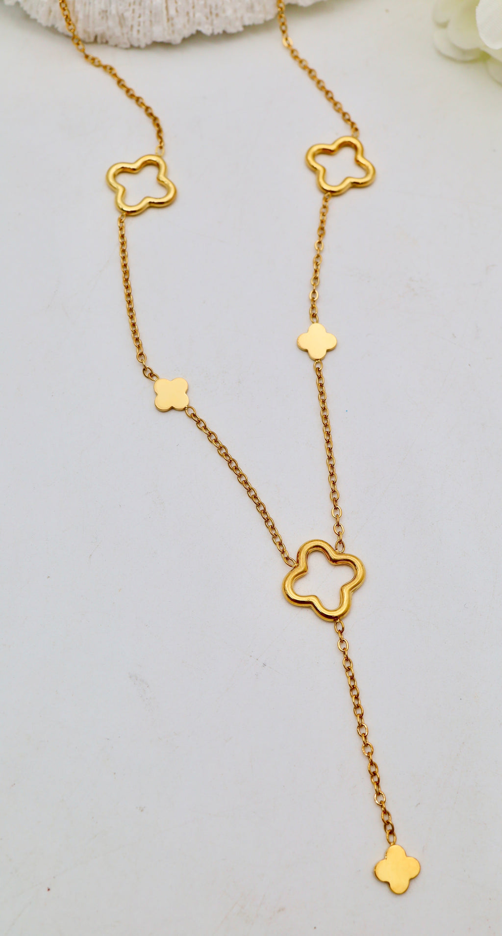 Collier Y Trèfles Ajourés – Acier inoxydable doré ou argenté