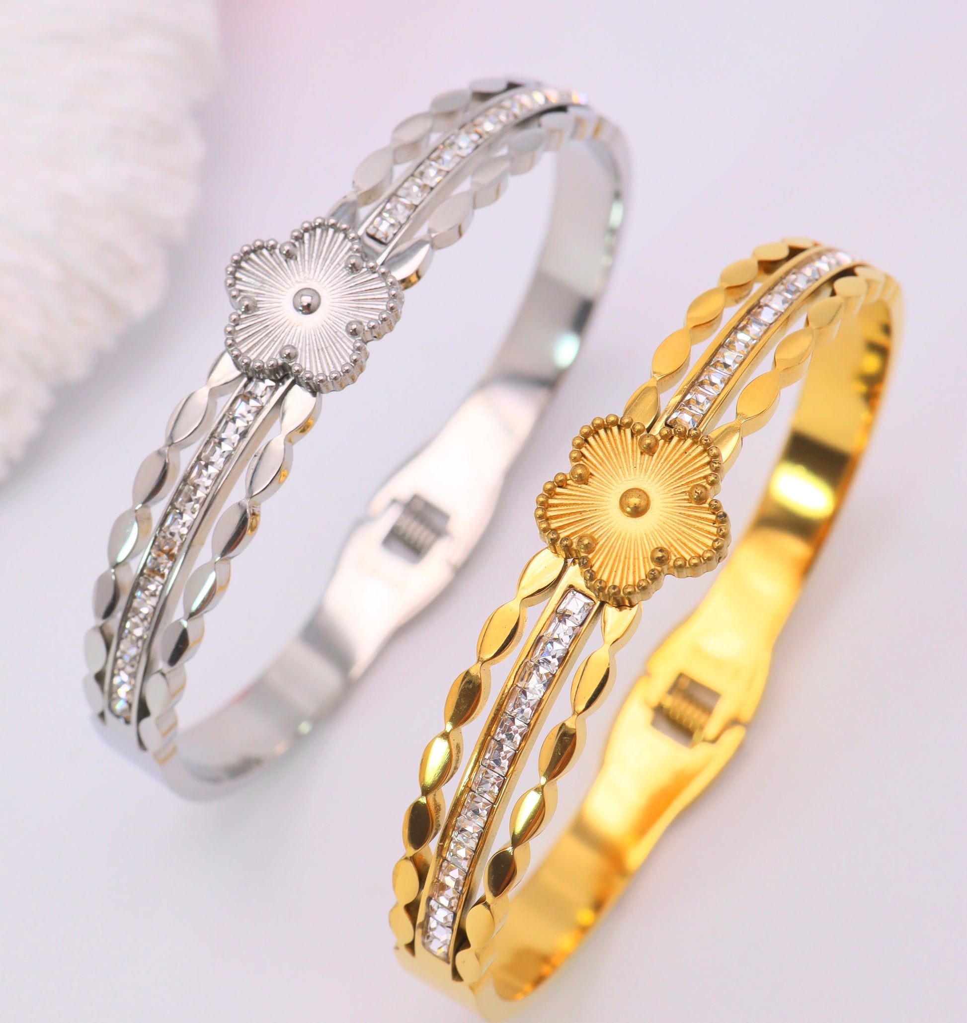 Jonc fleur au centre élégant -Acier inoxydable Doré ou argenté