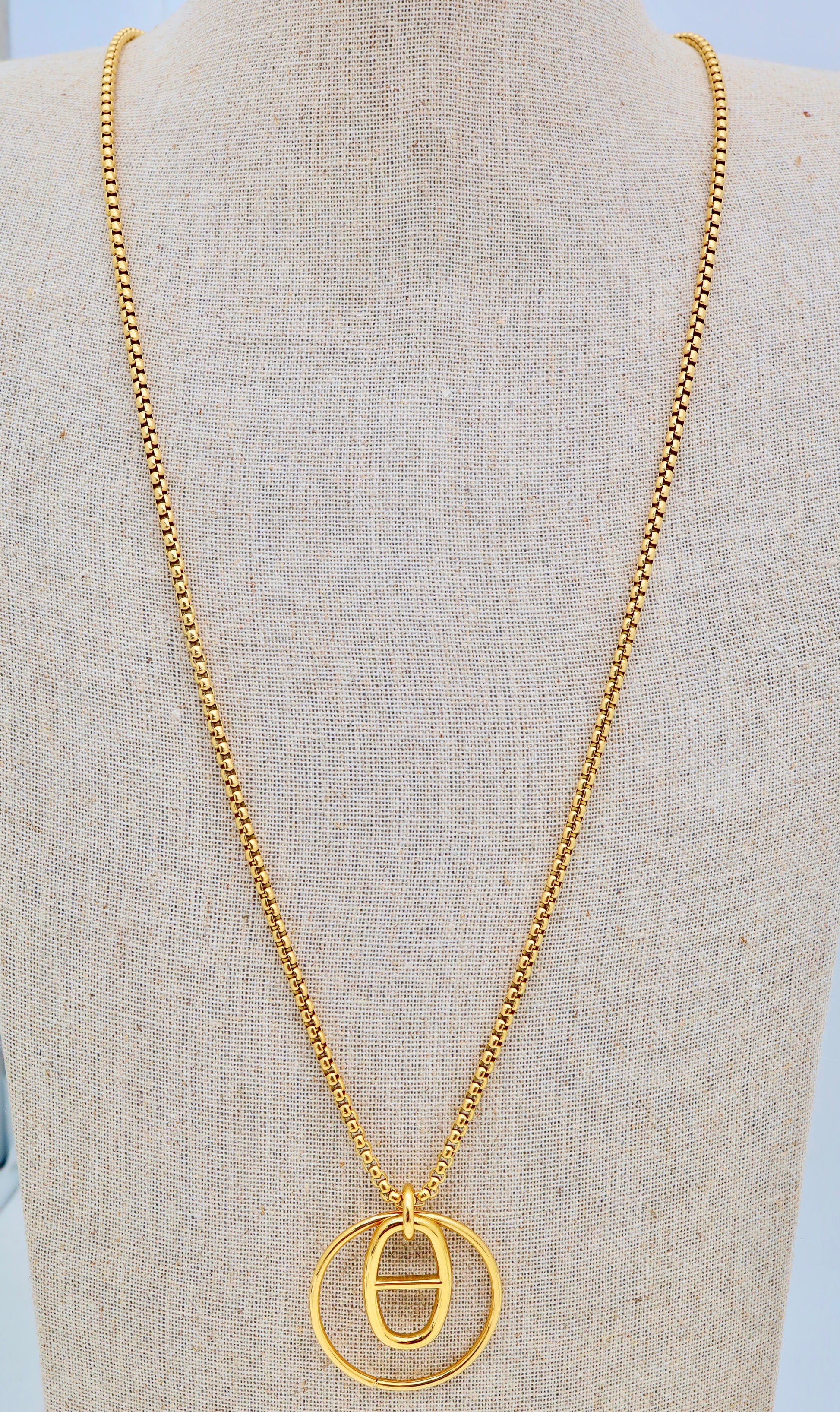 Sautoir Long à Médaillon Ovale – Acier Inoxydable Doré ou Argenté