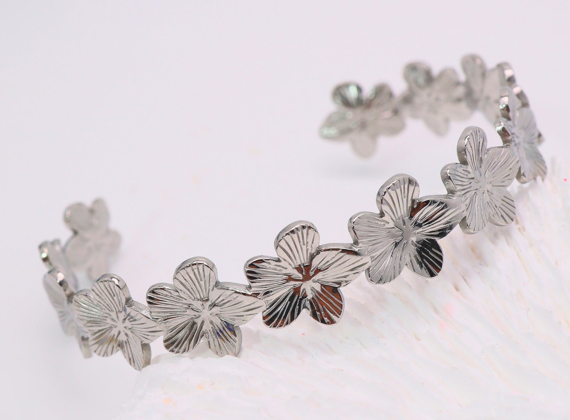 Jonc petites fleurs gravés ajustable -Acier inoxydable doré ou Argenté