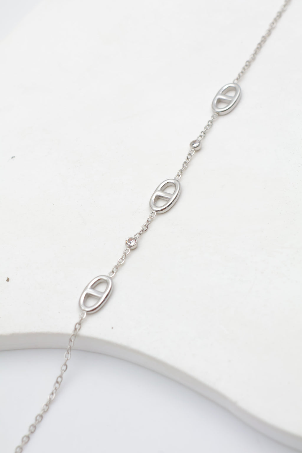 Bracelet ovale minimaliste – Acier inoxydable & zircons