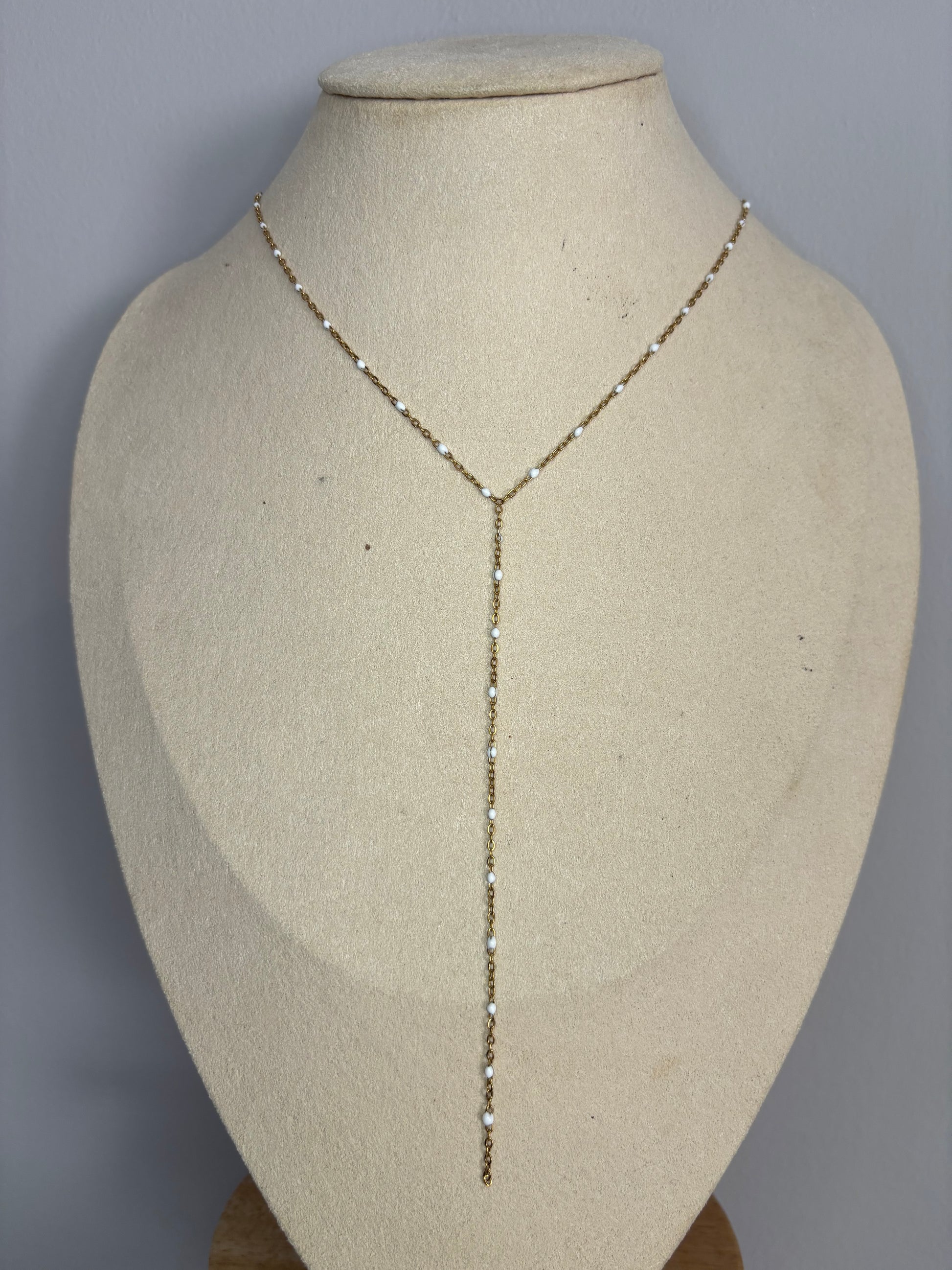 Collier Y dorée avec Couleur blanche, verte ou bleu