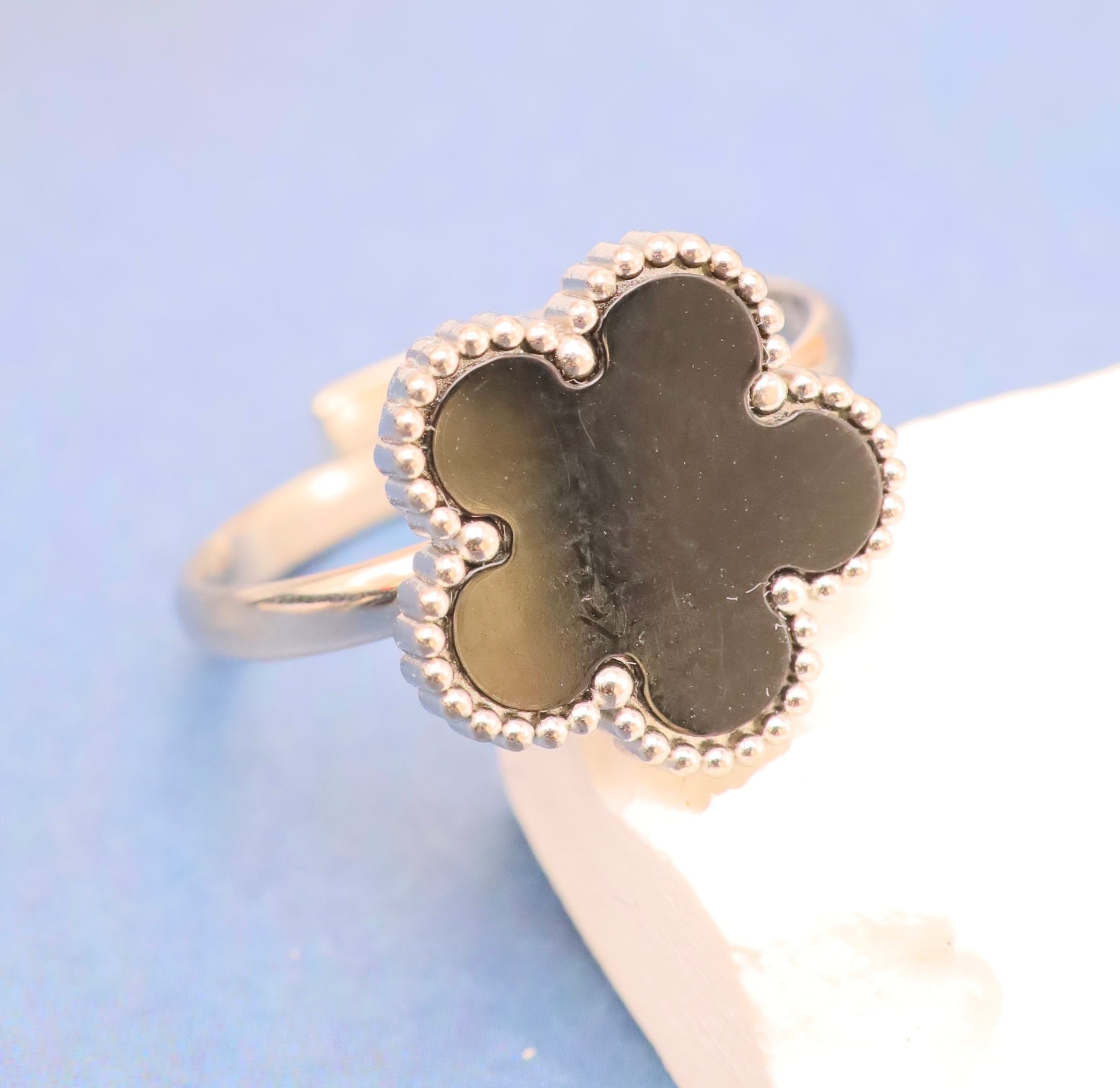 Bague trèfle nacré ou noir – Acier inoxydable