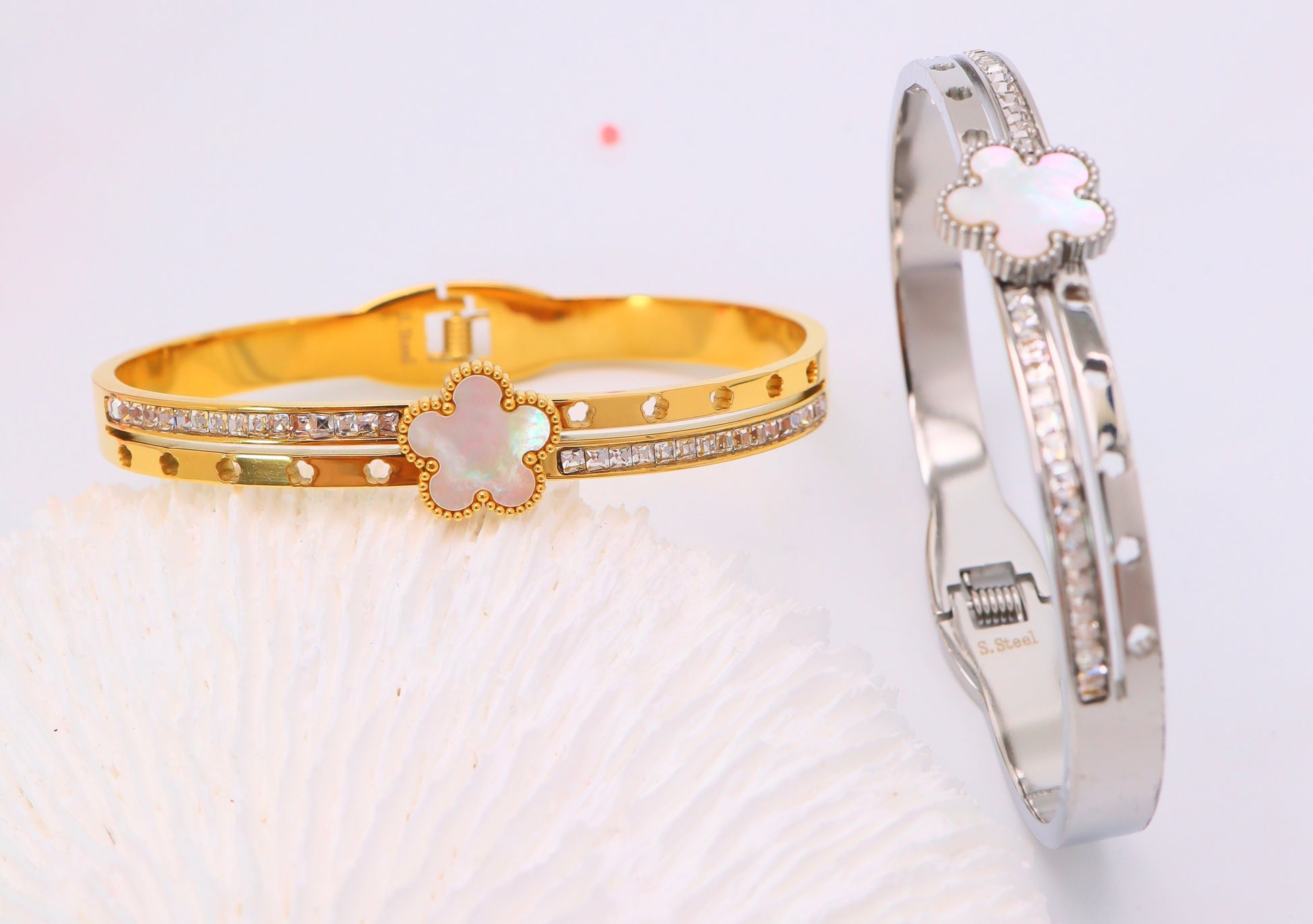 Bracelet trèfle nacré en acier inoxydable zircons – Or ou Argent