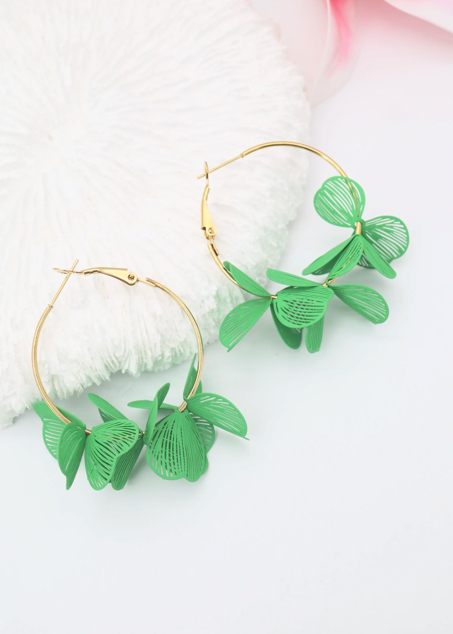 Boucles d’l’oreille fleur petit modèle coloré
