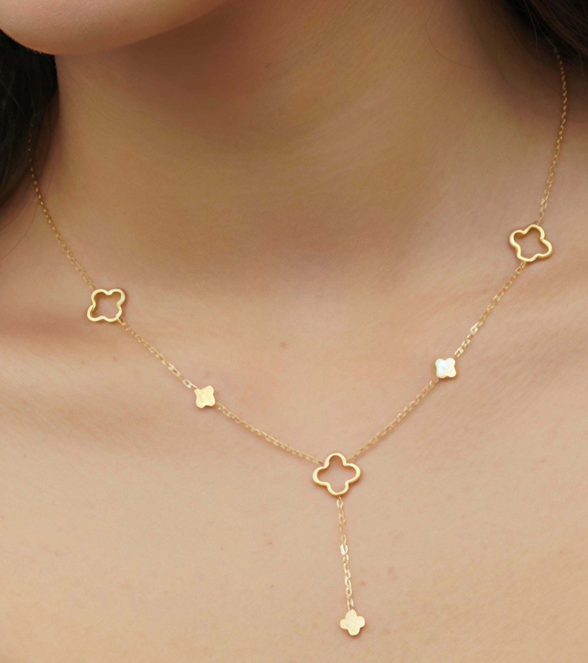 Collier Y Trèfles Ajourés – Acier inoxydable doré ou argenté