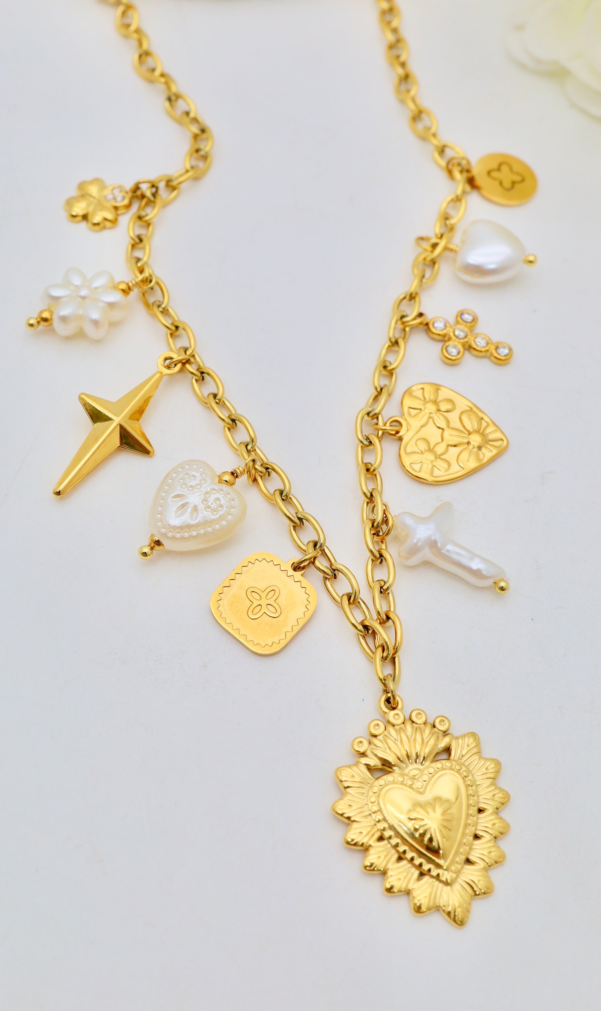 Collier Cœur Sacré & Charms Perles — Acier Inoxydable Doré