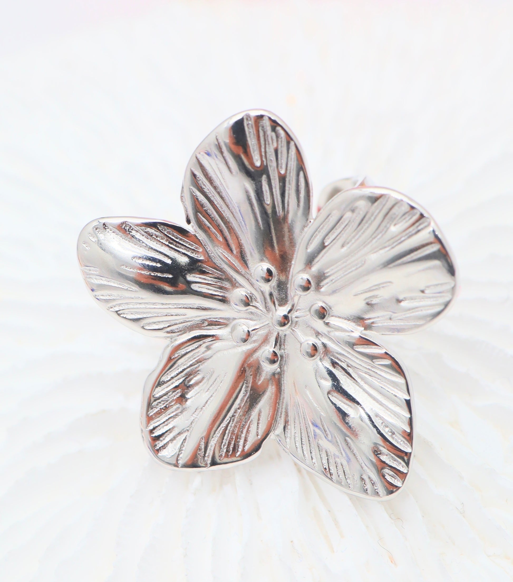 Bague Fleur Sculptée – Acier Inoxydable