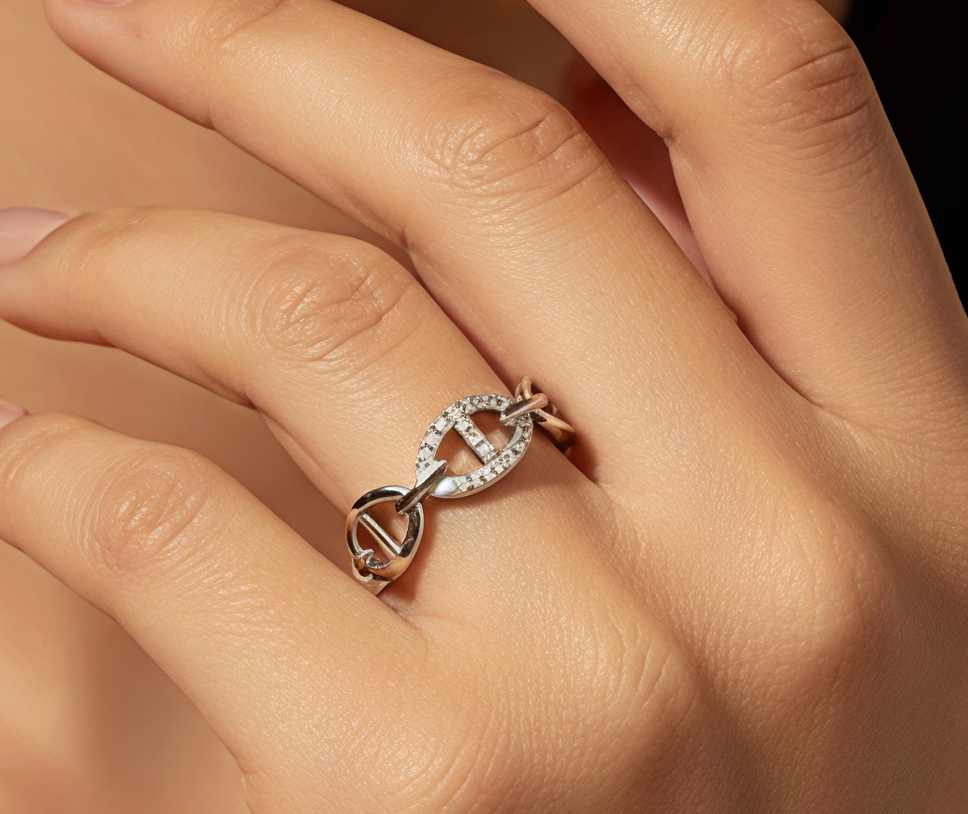 Bague élégante sertie de strass en acier inoxydable doré ou argenté ajustable