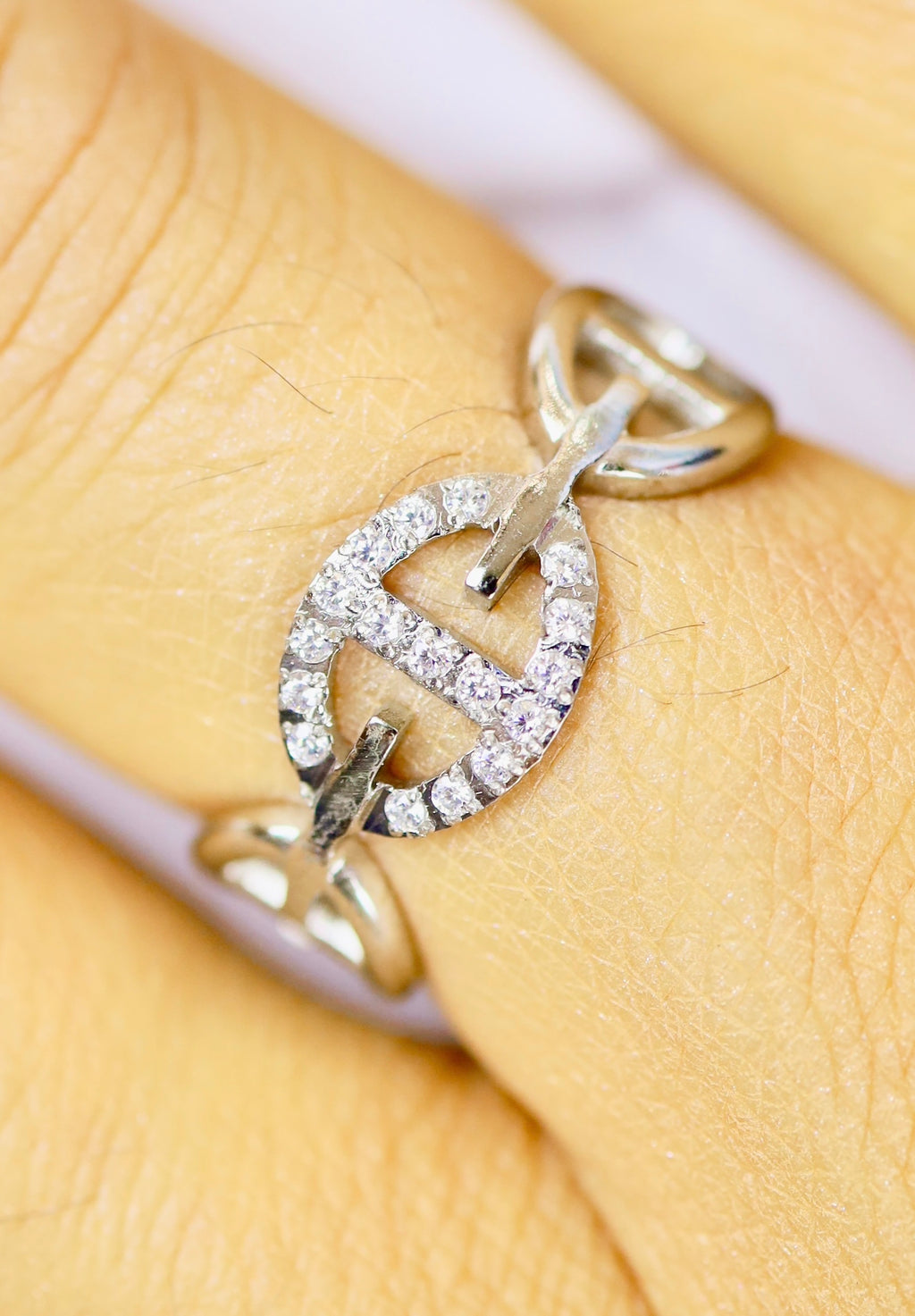 Bague motif encre élégante avec strass au milieu