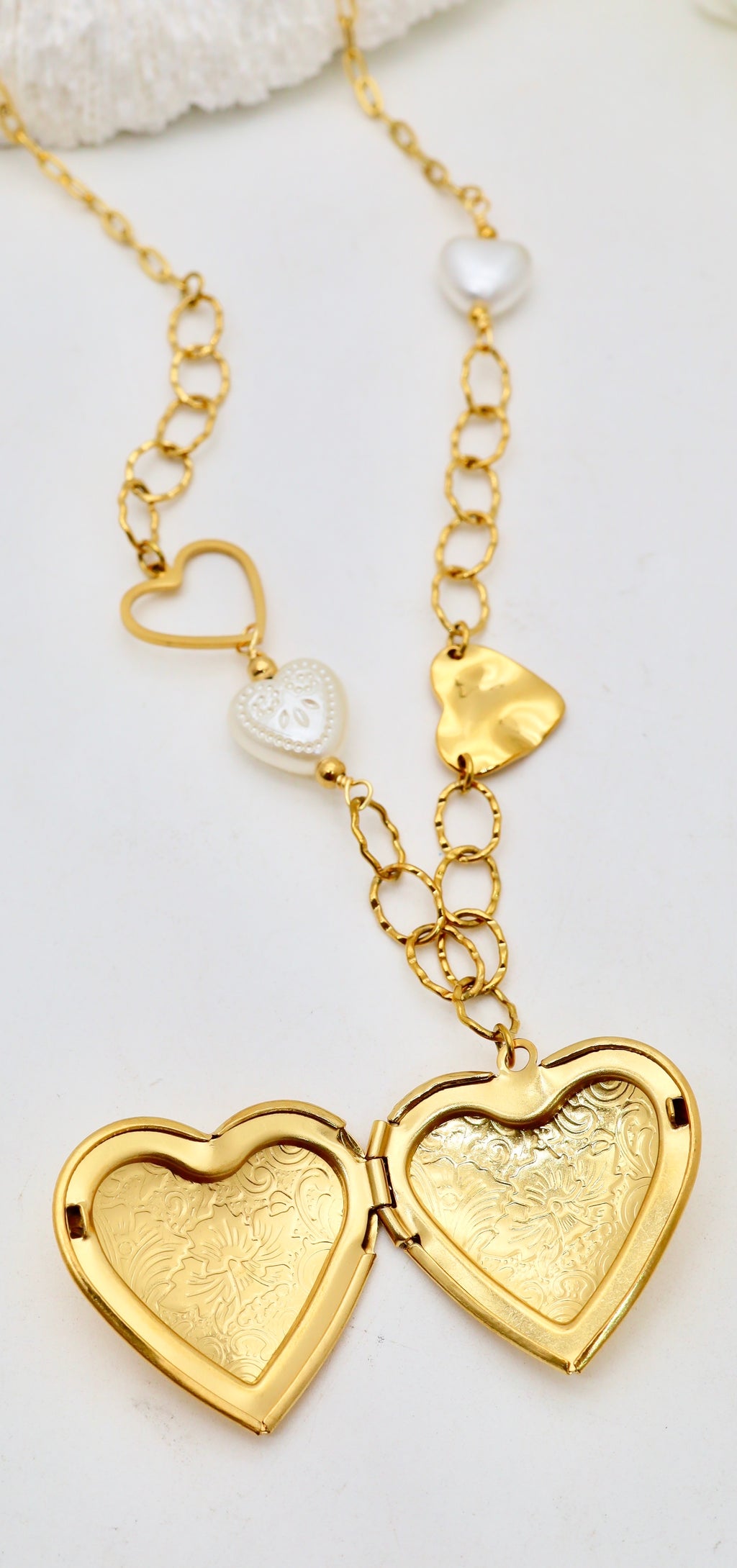 Collier Médaillon Cœur qui s’ouvre & Perles – Acier Inoxydable-Doré ou Argenté