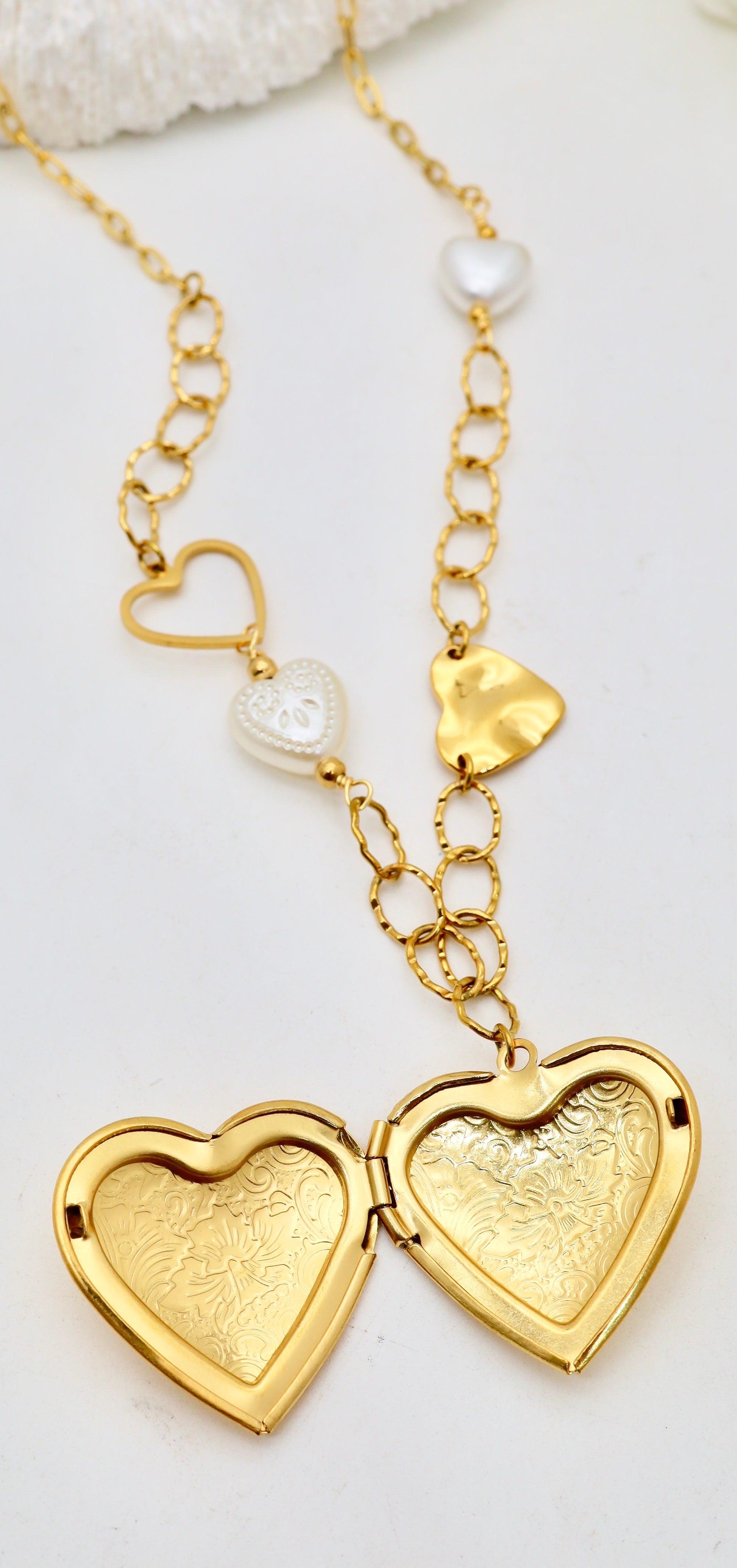 Collier Médaillon Cœur qui s’ouvre & Perles – Acier Inoxydable-Doré ou Argenté