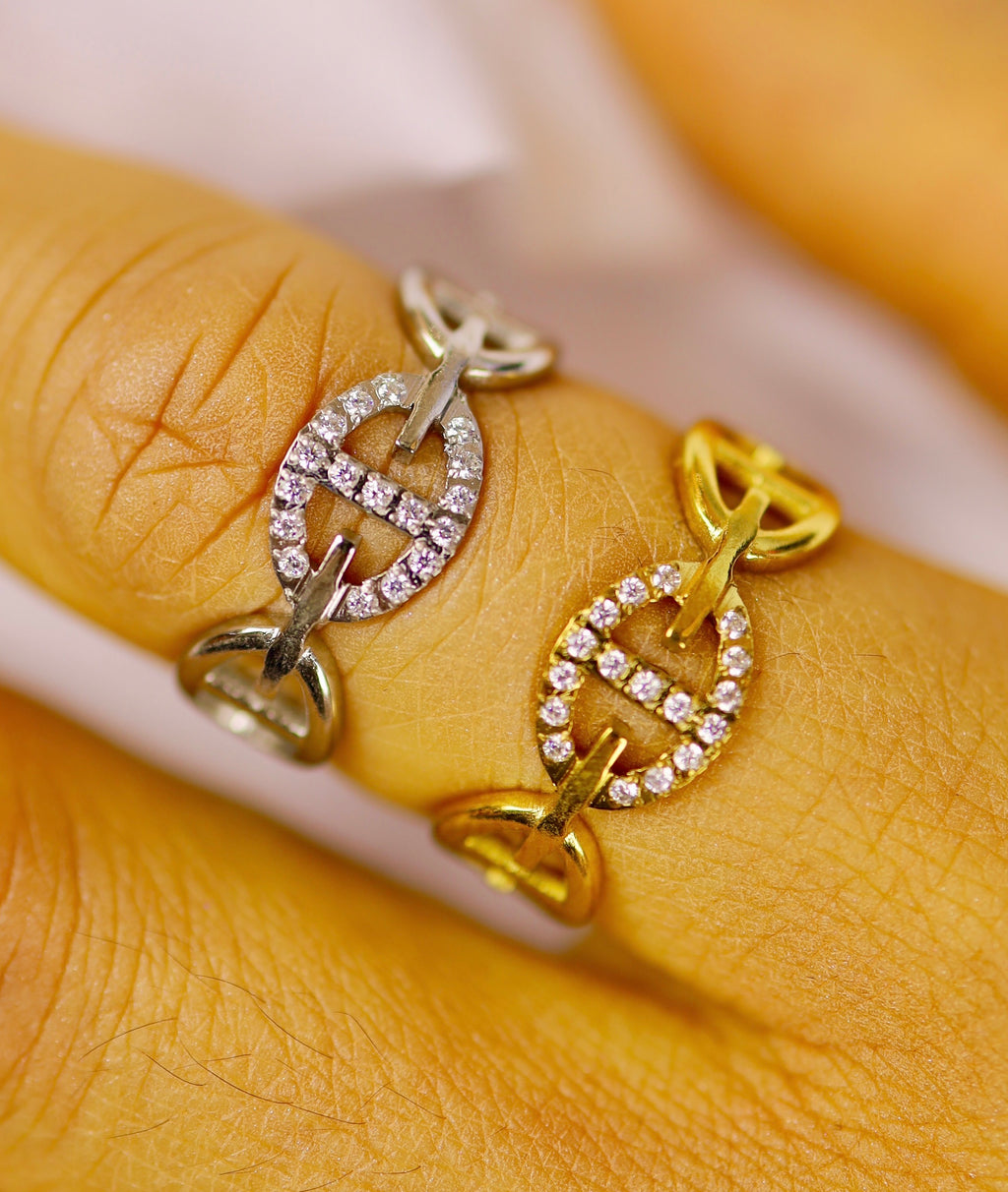 Bague motif encre élégante avec strass au milieu