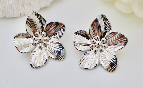 Boucle d’oreille fleur- Acier inoxydable choix doré ou argenté ￼