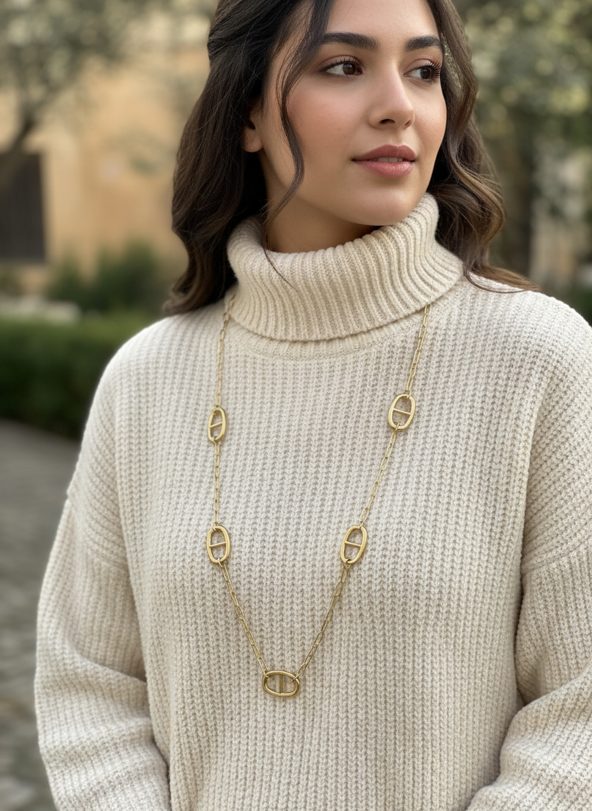 Sautoirs or et argentés grosse maille avec insigne